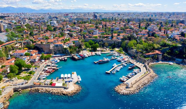 Antalya'da her 4 turistten 1'i Rus