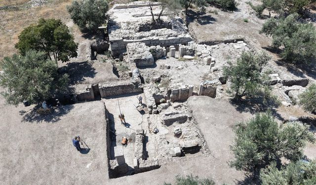 Antik hamamda soğuk su havuzları ve soyunma mekanı gün yüzüne çıkarılıyor