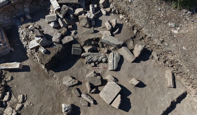 Aspendos'ta 'sağlık tanrısı' ve oğlunun heykeli bulundu
