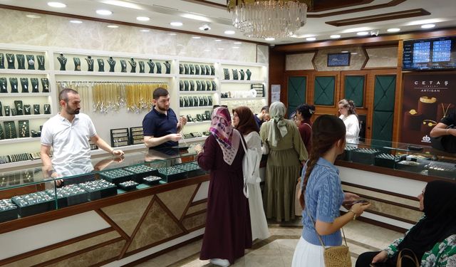 Kuyumcular altın fiyatlarındaki hareketliliğin piyasaya yansıyacağına düşünüyor
