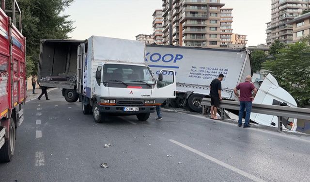 Esenler’de kumaş yüklü TIR, dere yatağına düştü