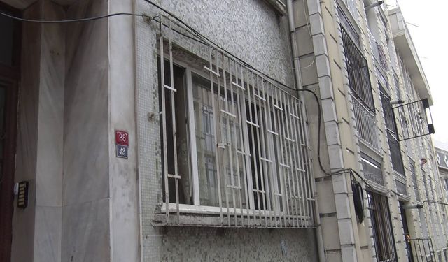 Beyoğlu’nda kötü koku ihbarı: Kokunun geldiği evden ceset çıktı