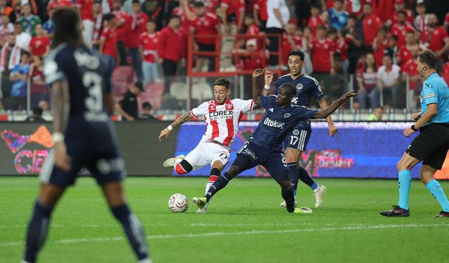 Fenerbahçe deplasmanda 3 puanı 2 golle aldı