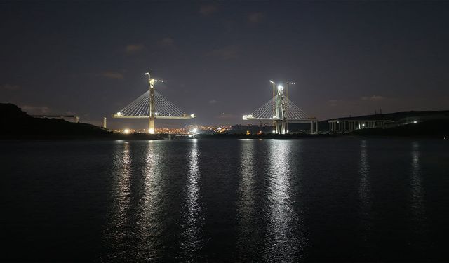 Kanal İstanbul güzergahında dev ilerleyiş: Sazlıdere Köprüsü gece görüntülendi
