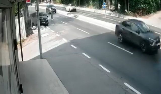 Yayaya çarpmamak için direksiyonu kırdı, kaza kaçınılmaz oldu