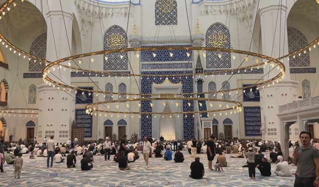 Mevlit Kandili Çamlıca Camisi'nde idrak edildi
