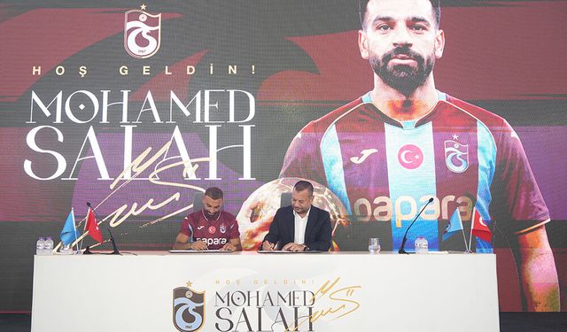 Trabzonspor'da Salah yaklaşık 30 bin taraftar önünde imza attı