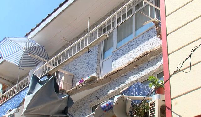 Ümraniye'de 2 katlı binadaki dairenin balkonu çöktü