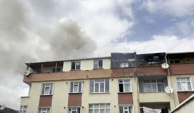 Arnavutköy’de bina çatısında yangın paniği