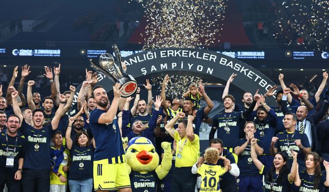 Fenerbahçe, kupayı kaldırdı