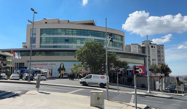 Küçükçekmece'de otoparkta elektrikli araç yangını paniği