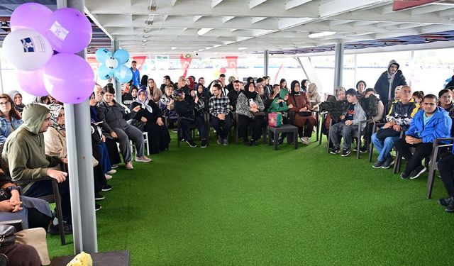 Özel bireyler Boğaz turunda doyasıya eğlendi