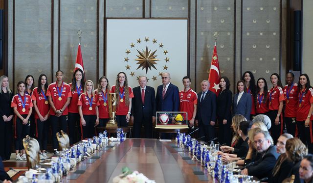 Cumhurbaşkanı Erdoğan, A Milli Kadın Voleybol Takımı'nı kabul etti