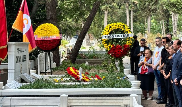 Metin Oktay, vefatının 35. yıl dönümünde kabri başında anıldı