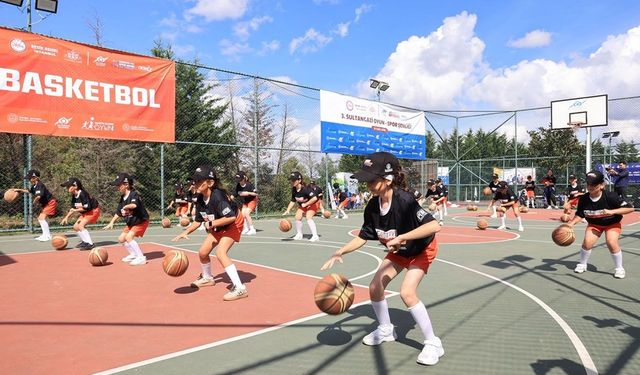 Sultangazi’de gençler için spor şenliği