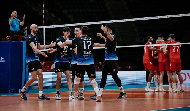 Efeler Ligi: Spor Toto: 2 - Halkbank: 3