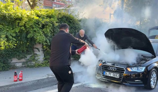 Kağıthane’de seyir halindeki otomobil alevlere teslim oldu