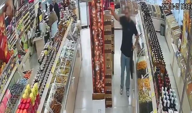 Avcılar’da kahve hırsızlığı kamerada: Çalışan seslenince kaçtı