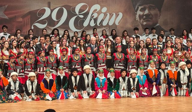 Cumhuriyet Bayramı’nın 103. yıl dönümü Şişli’de düzenlenen törenle kutlandı