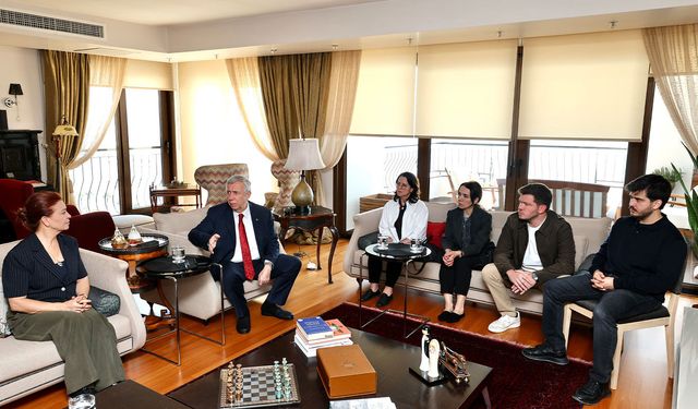 Mansur Yavaş, Vahap Seçer'in ailesini ziyaret etti
