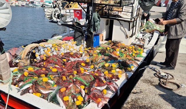 Tekirdağ’da tekneyle denize açılan balıkçılar, 1,5 ton kefal avladı