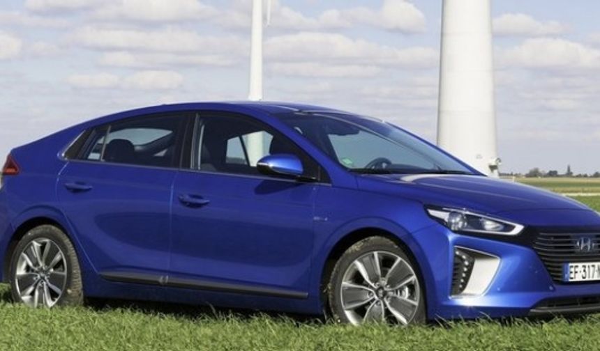 Hyundai, yenilikçi hibrit teknolojisine sahip IONIQ Hybrid modelini 5 Temmuz’da Türkiye’de satışa sunuyor.