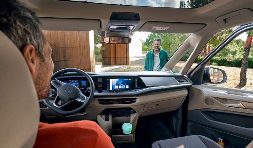Volkswagen DNA’sını taşıyan ve hem dış tasarımı, hem de iç mekanda sunduğu işlevselliği, günlük kullanıma uygunluğu ve konfor özellikleriyle yeniden tasarlanan Yeni Multivan, yeni bir çağın başlangıcını temsil ediyor. Elektrikli araçlar ve otonom sürüşün gelecekte Transporter modellerine adaptasyonu, eHybrid Multivan ile başlıyor.