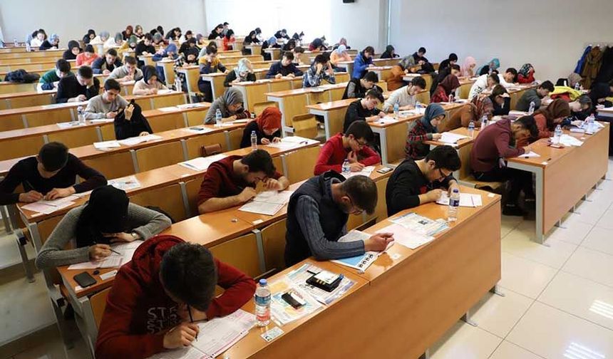 81 ile talimat! Meydanlarda dev ekranda milli maç yayını iptal
