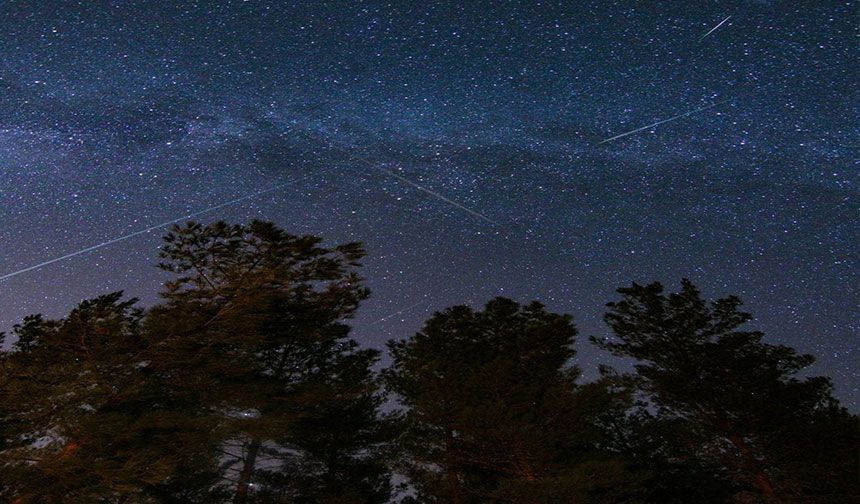 Perseid meteor yağmurundan hayran bırakan görüntüler