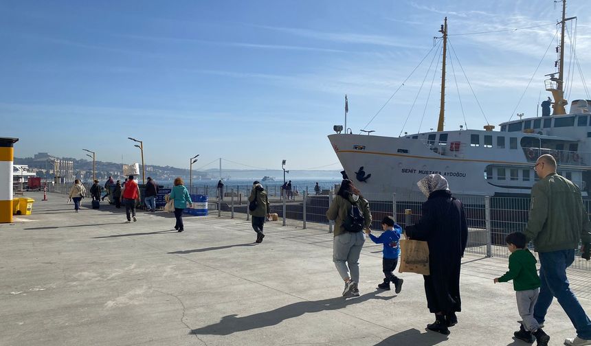 Önce sandık başına ardından Adalar'a gittiler