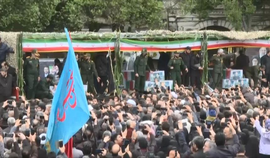 Tebriz’de Cumhurbaşkanı Reisi için cenaze töreni