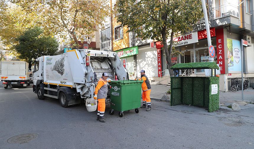 Sultangazi'de "Çöpler Konteynere" uygulaması başlatıldı