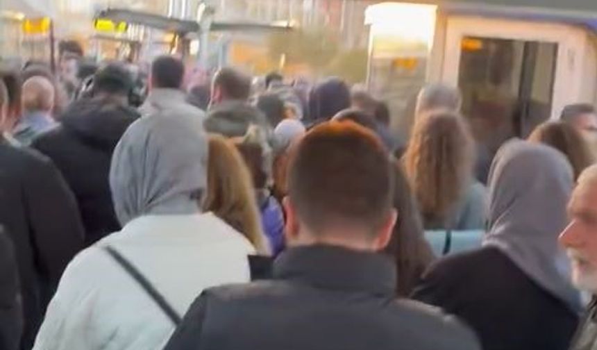 İstanbul'da tramvay seferleri aksadı duraklarda yoğunluk oluştu