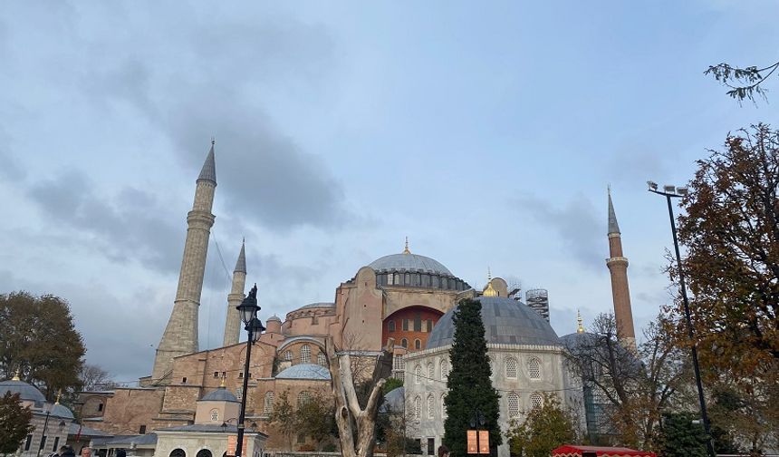 Sultan Abdülmecid’e sunulan Ayasofya albümünün tıpkıbasımı yapıldı