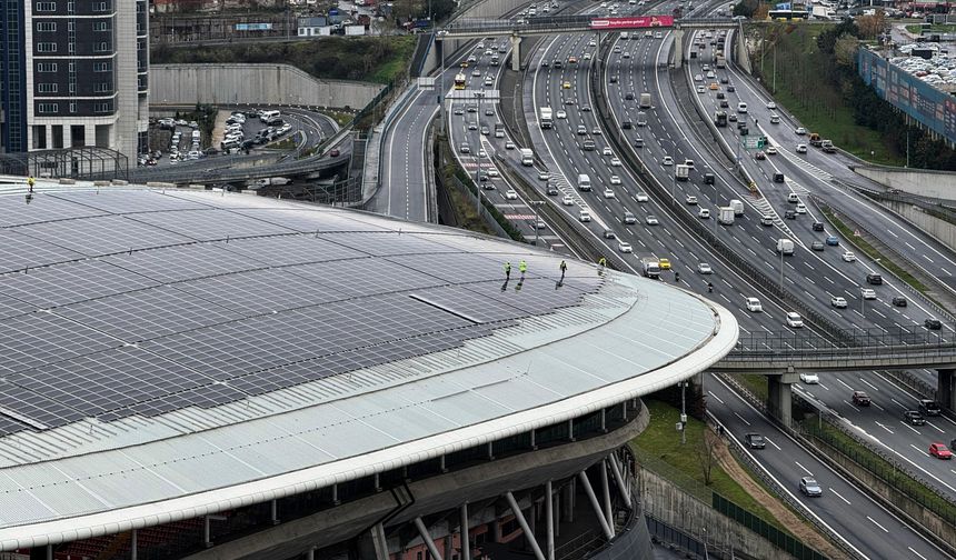 RAMS Park'taki güneş enerji panellerinin bakım çalışmaları görüntülendi