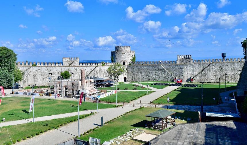 Efsaneleriyle ünlü Yedikule Hisarı’nda rehberli gündüz turları devam ediyor