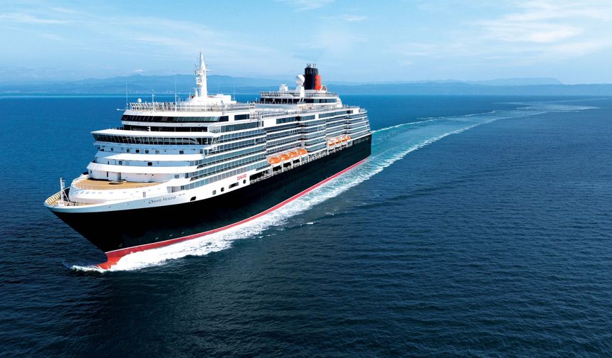 İngiliz Cunard Line'ın ünlü gemisi Queen Victoria, İstanbul'da