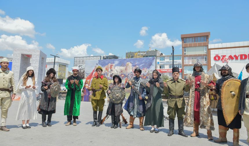 Esenyurt’ta Tarih Şöleni: 1071’den günümüze Türkiye tarihi sahnelendi