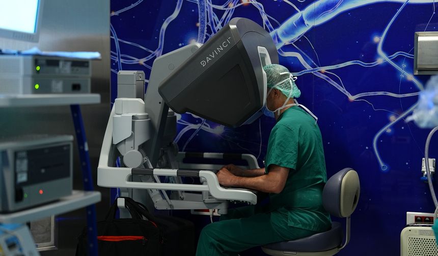 ‘Robot destekli cerrahi, iyileşme süresini minimuma indiriyor’