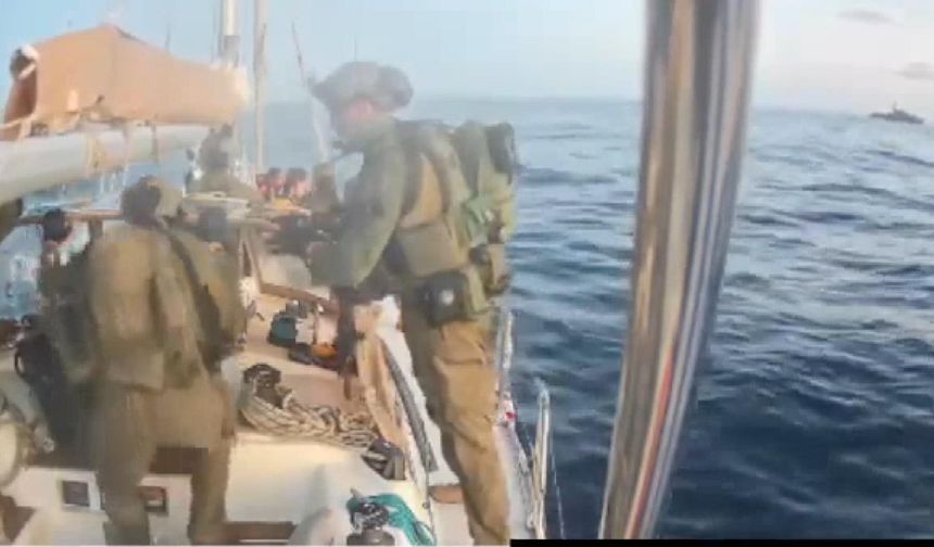 İsrail, Küresel Sumud Filosu'ndan 21 gemiye saldırdı