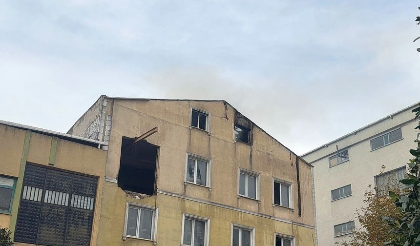 Güngören’de tekstil fabrikası alev alev yandı