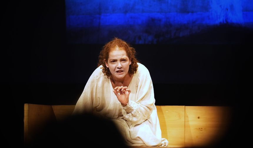 Beşiktaş’ta "Ten Rengi" tiyatro oyunu sahnelendi