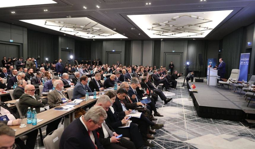 Bakan Kacır, Berlin’de 2025 Alman-Türk Otomotiv Zirvesi’nde konuştu