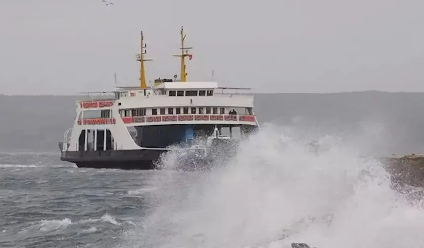 Fırtına nedeniyle Adalar'da vapur seferi durdu