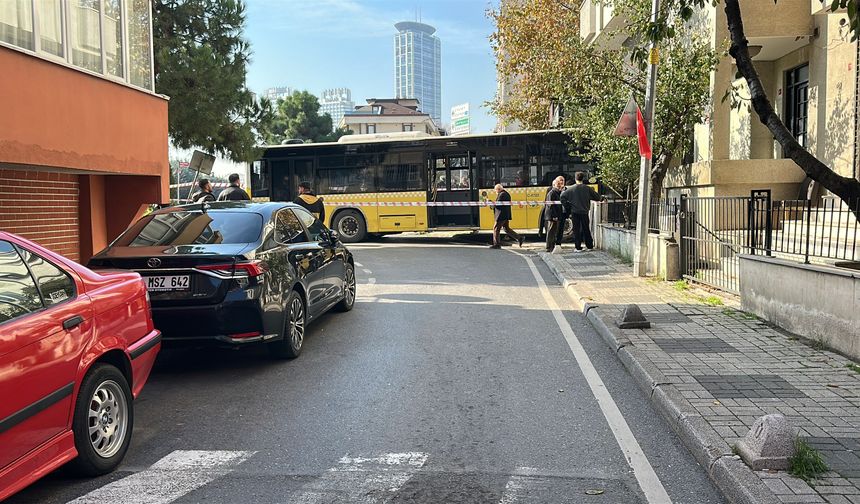 Üsküdar'da İETT otobüsü börekçiye daldı: 4 yaralı