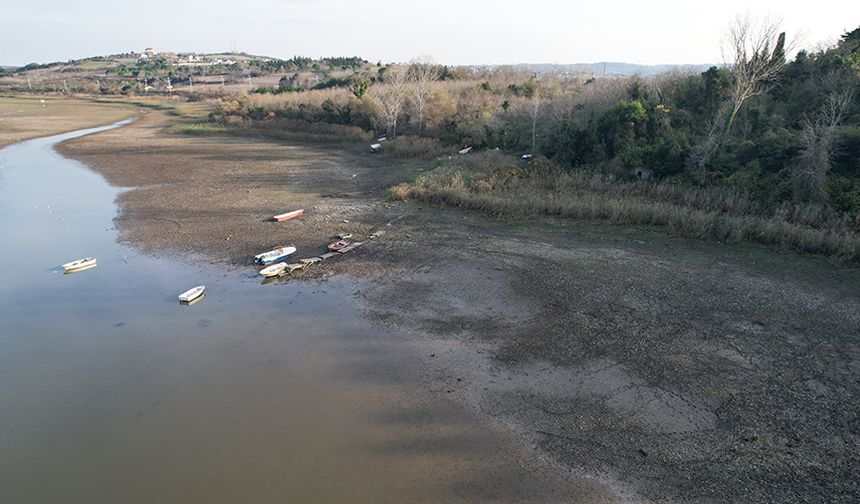 Terkos Gölü'nde su çekilince tarihi su kanalları gün yüzüne çıktı