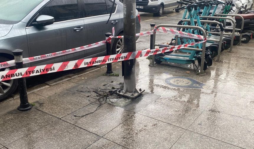 Bağdat Caddesi'nde yılbaşı ışık süslemeleri alev aldı