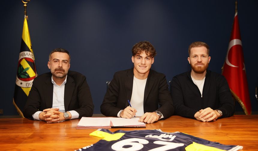 Fenerbahçe, Kamil Efe Üregen ve Kuzey Sapaz ile profesyonel sözleşme imzaladı