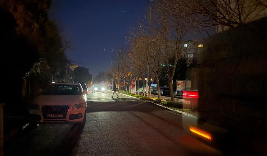 Beylikdüzü'nde sokak aydınlatmalarında bakım sorunu yaşanıyor