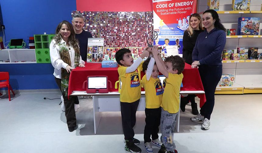 5 yaş kategorisinde dünya robotik şampiyonu oldular